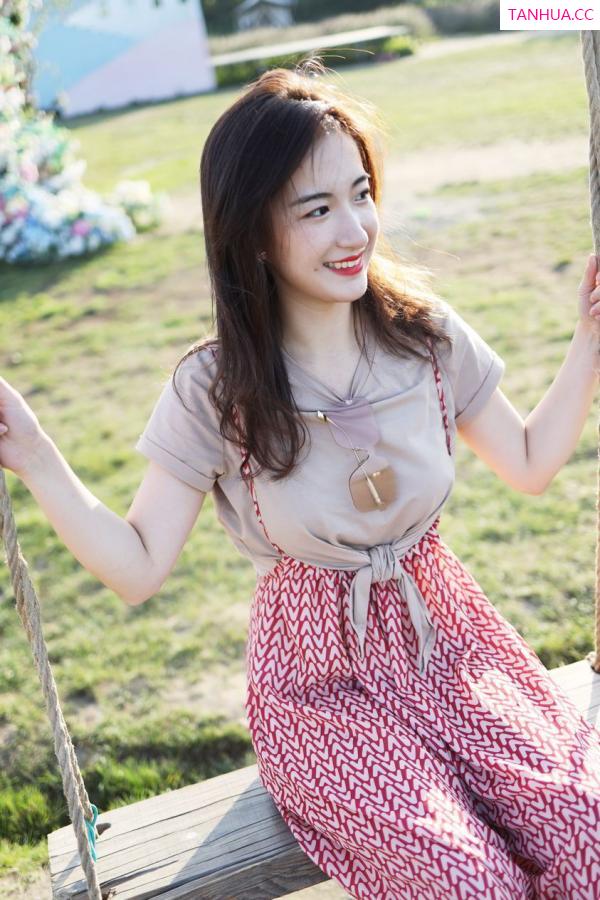 龚天艺 艺儿拿铁 [XIUREN]高清写真图 2019.09.02 艺儿拿铁第32张图片